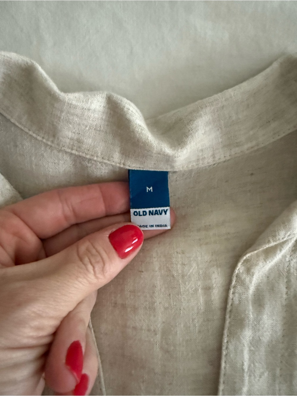 Old Navy Lightweight V-Neck Linen Top in Natural - Medium - Picture 3 of 3